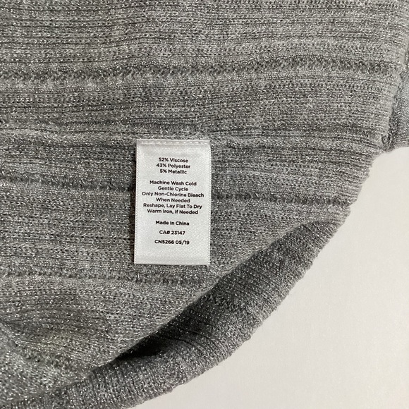Talbots Silver Metallic light Gray Ribbed Sleeveless Sweater Sz PM - Picture 7 of 8
